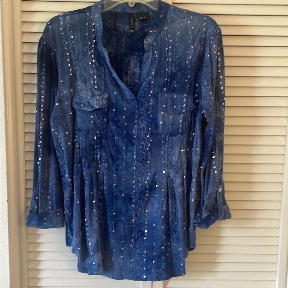 New Directions Blue Women's Top with Sequin Details Large Pit to Pit 21” Preworn